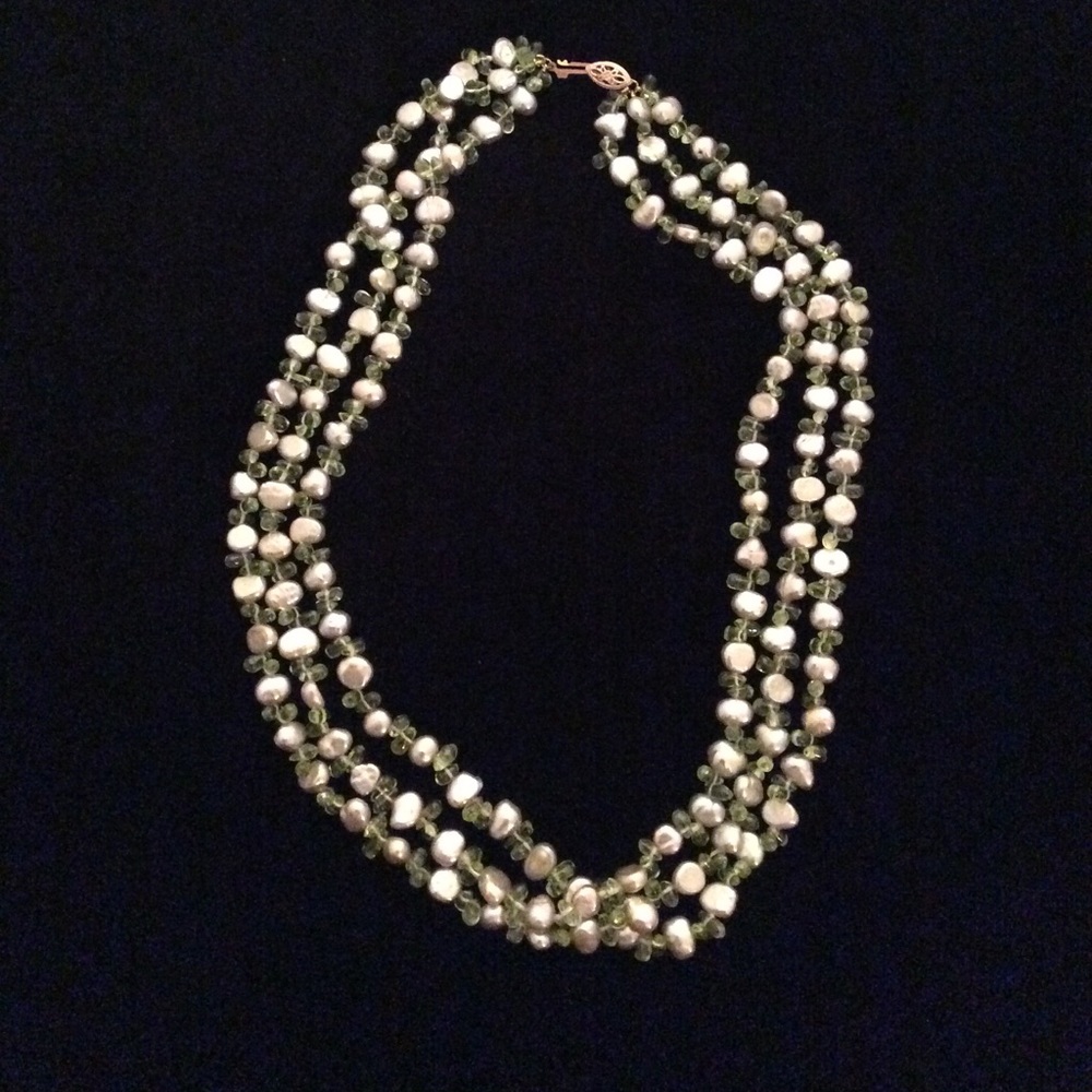 Pearl green and green glass bead necklace